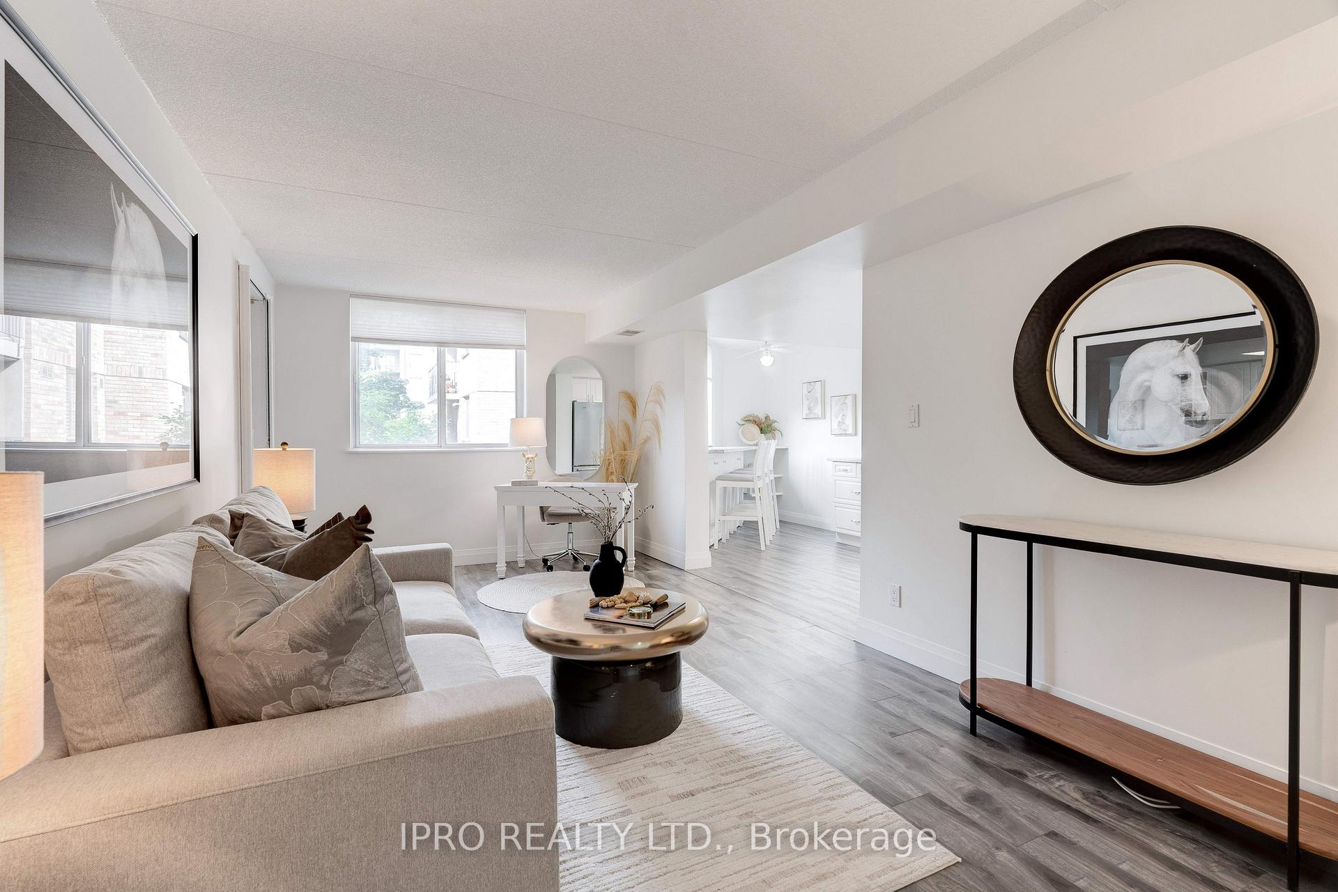 2 Bedrooms Condo at 3499 Upper Middle, Burlington For sale