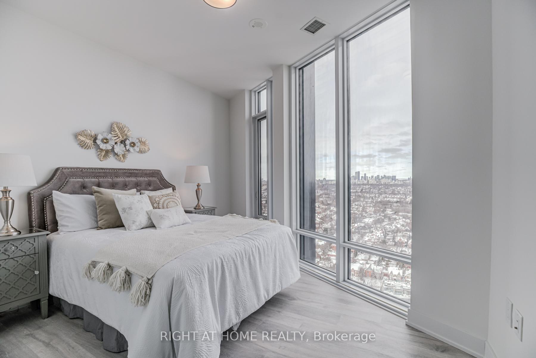 2 Bedrooms Condo at 575 Bloor,  Toronto For sale