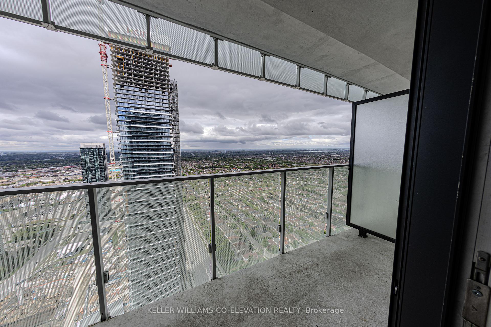 1 Bedroom Condo at 3900 Confederation, Mississauga For sale