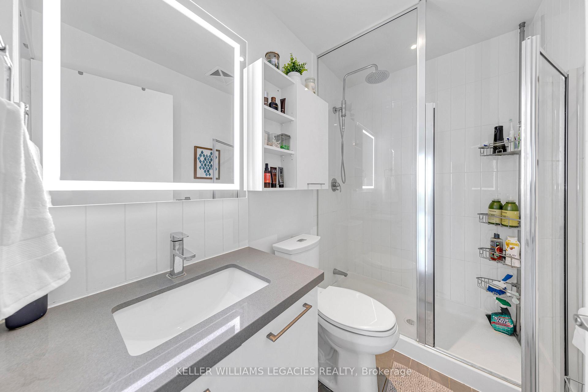 3 Bedrooms Condo at 29 Singer, Toronto For sale
