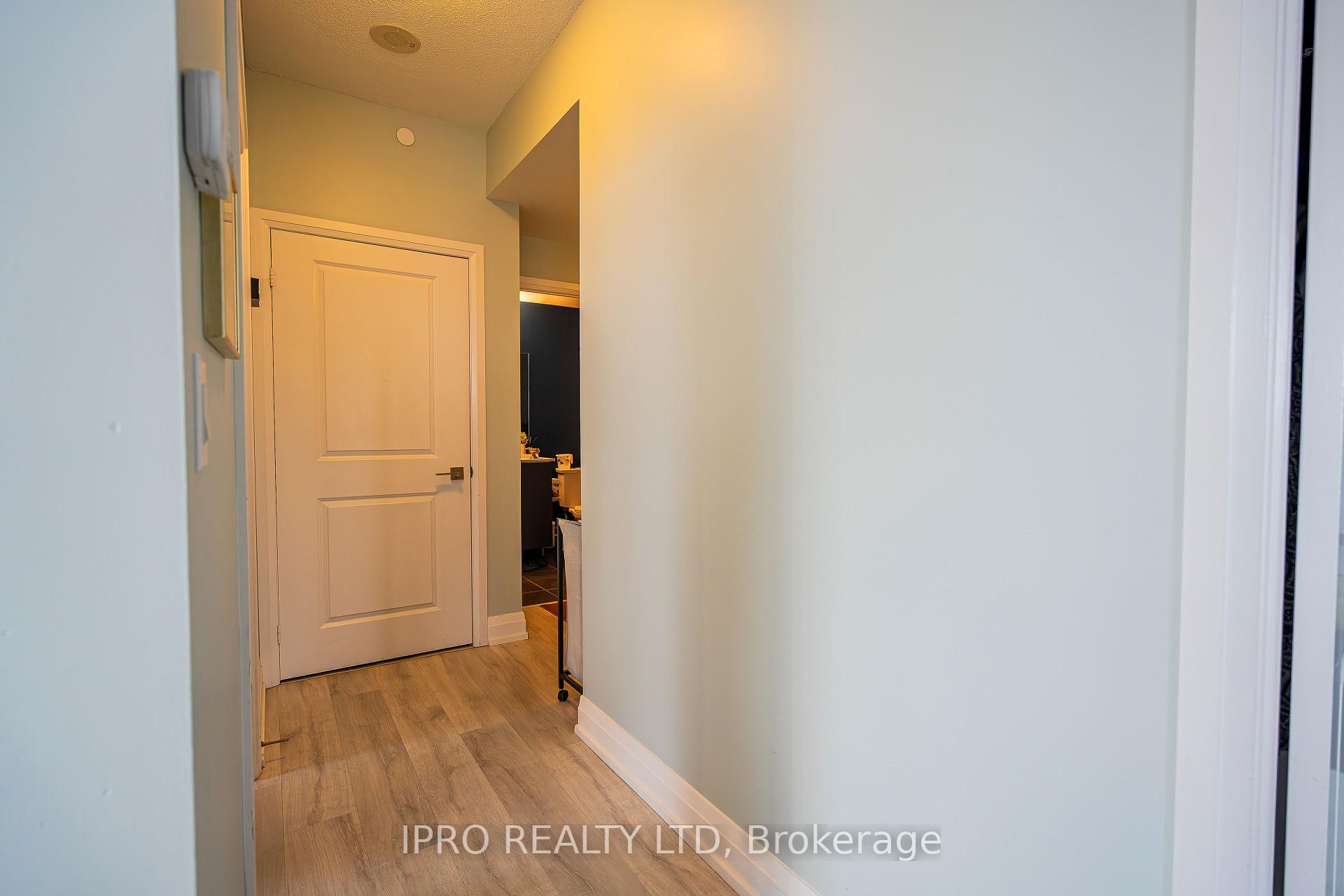2 Bedrooms Condo at 3600 Hwy 7,  Vaughan For sale