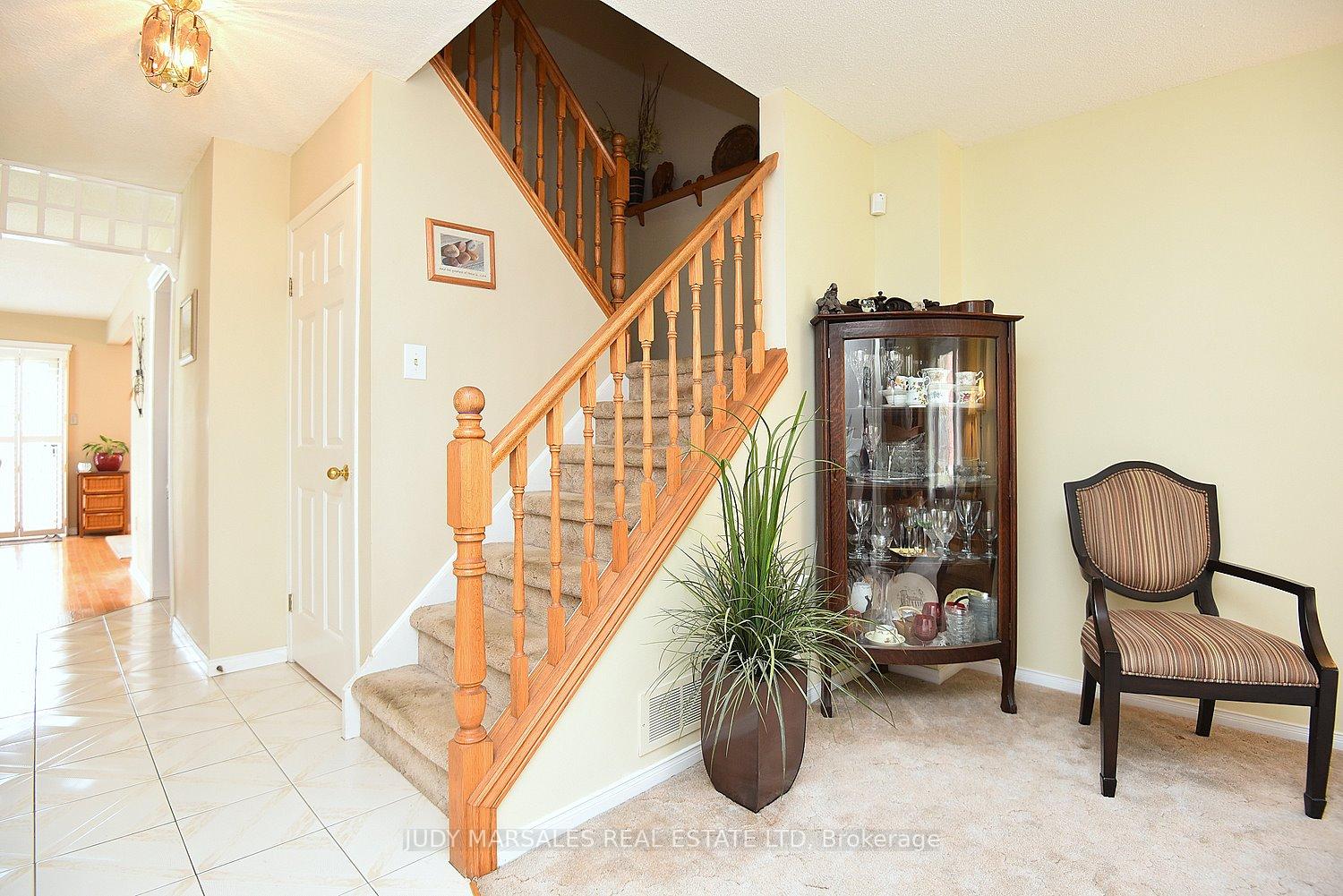 3 Bedrooms Condo at 644 Upper Paradise,  Hamilton For sale