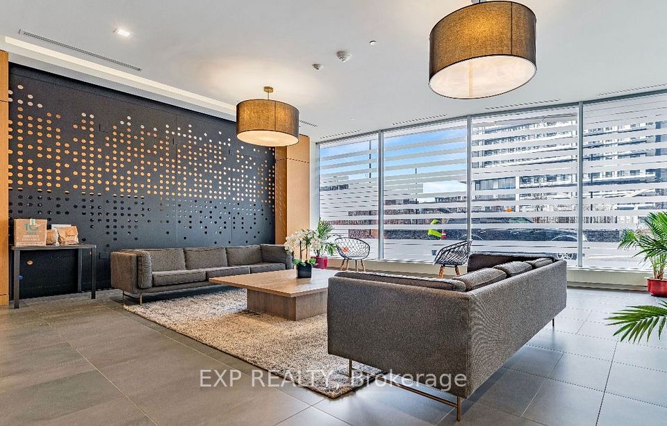 2520 Eglinton