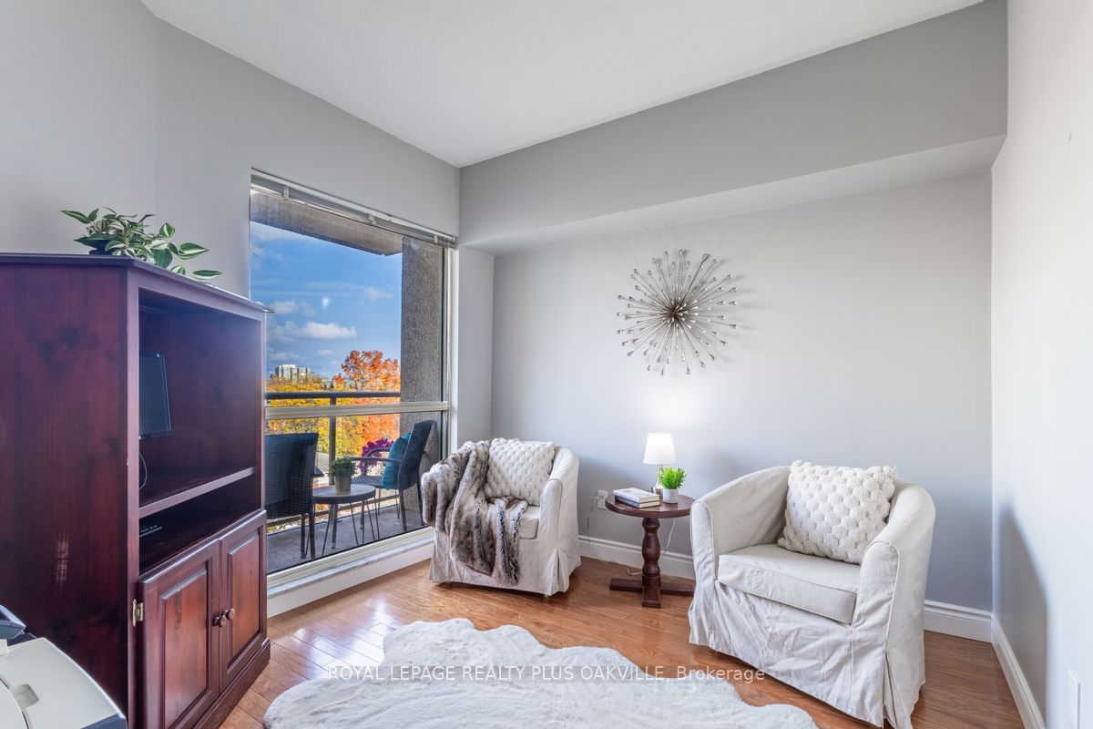 2511 Lakeshore Road W, #517