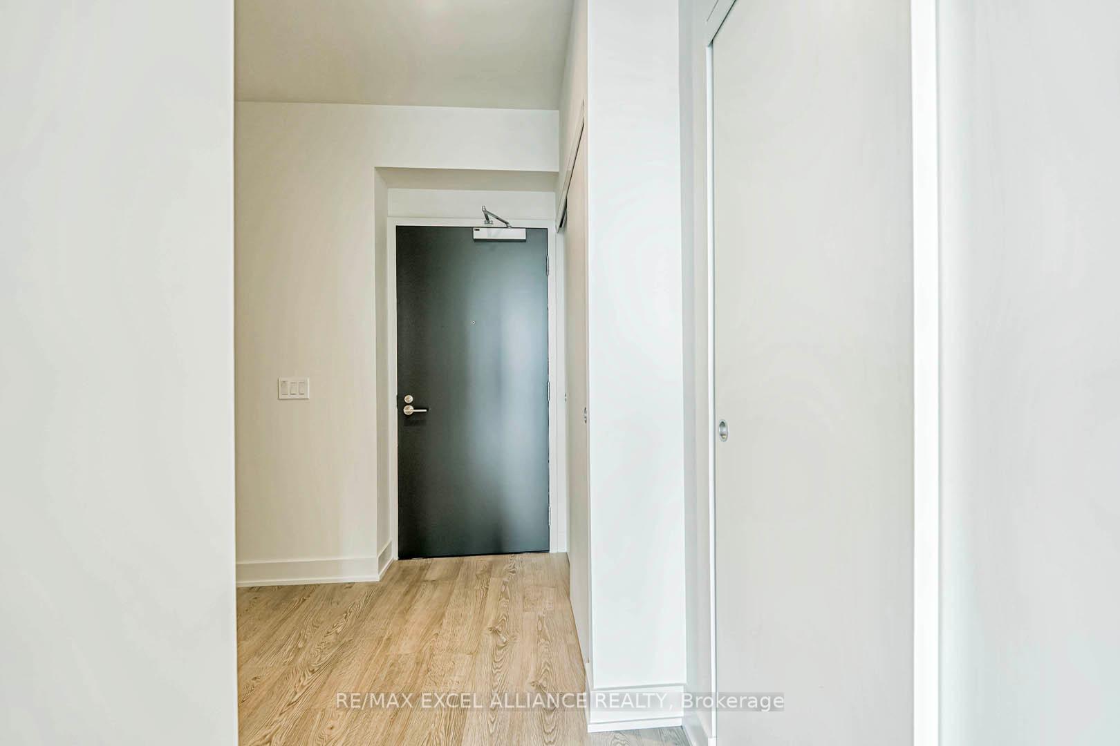 2 Bedrooms Condo at 8 Cumberland,  Toronto For sale
