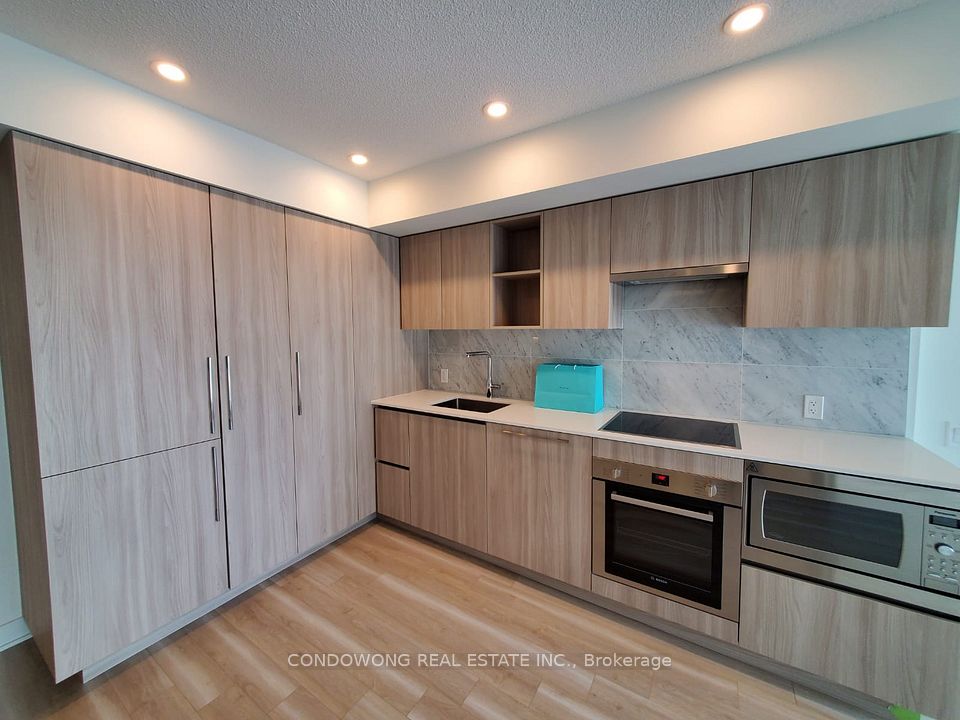 19 Bathurst Street