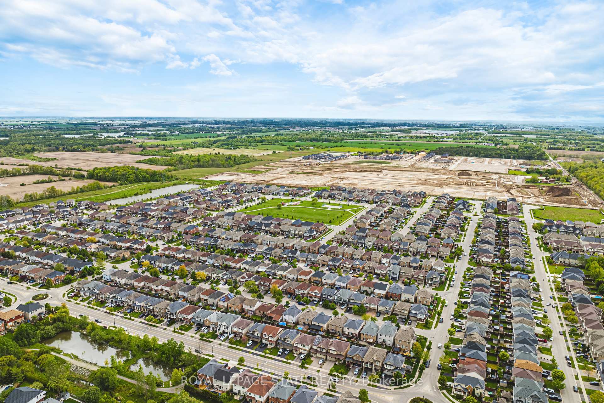 2 Bedrooms Condo at 130 Southbrook, Hamilton For sale