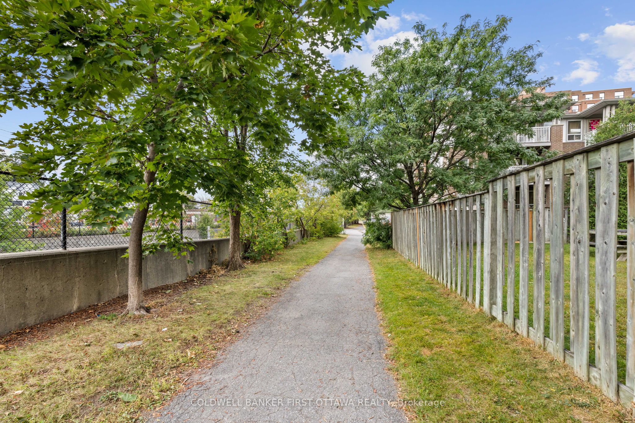 #311 - 202 HINCHEY Avenue, WestCentreTown, ON K1Y 1L7
