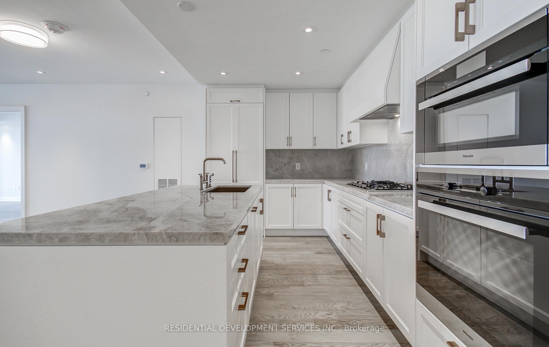 2 Bedrooms Condo at 1 Strathgowan, Toronto For sale