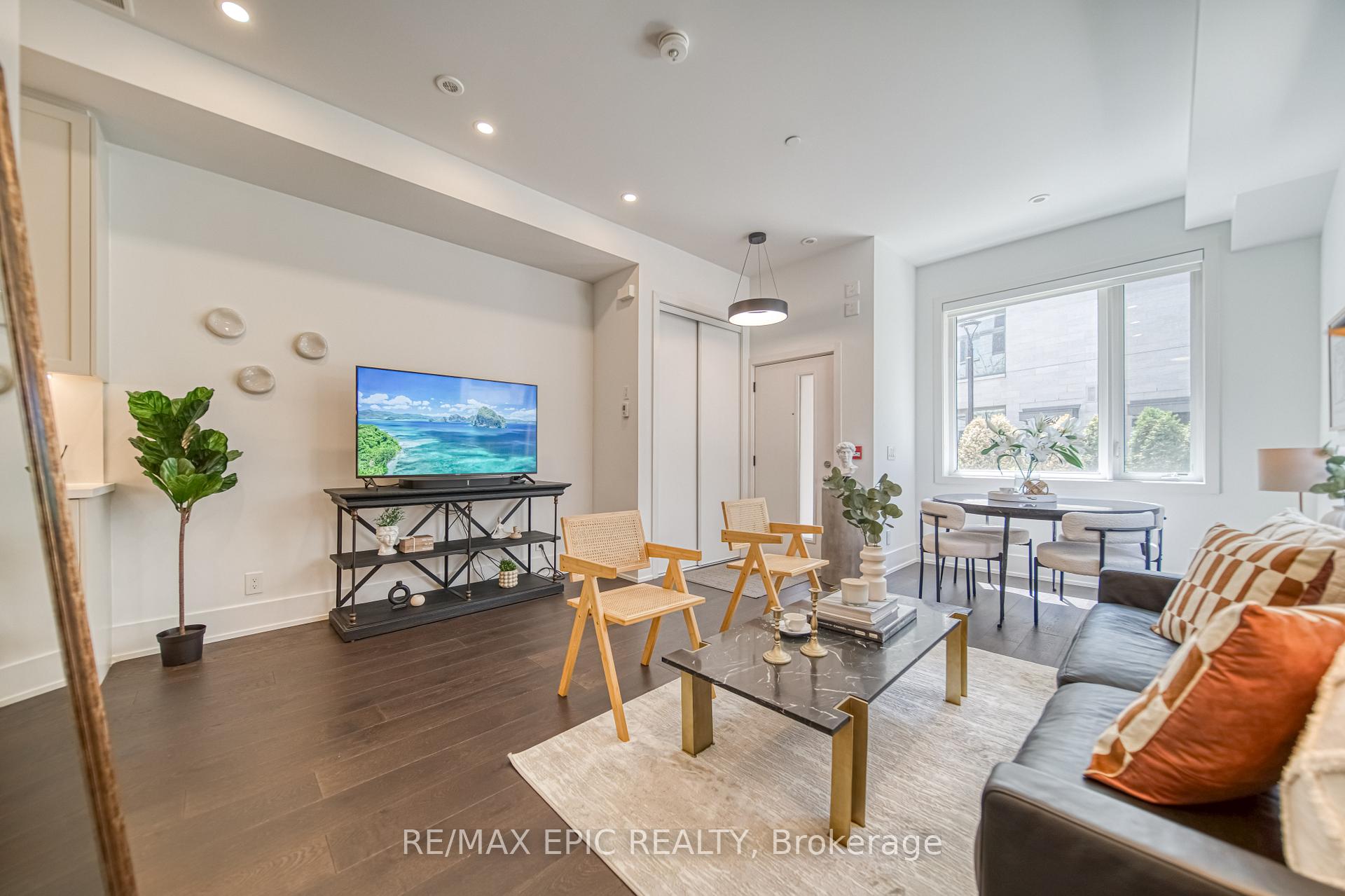 3 Bedrooms Condo at 165 Pears, Toronto For sale