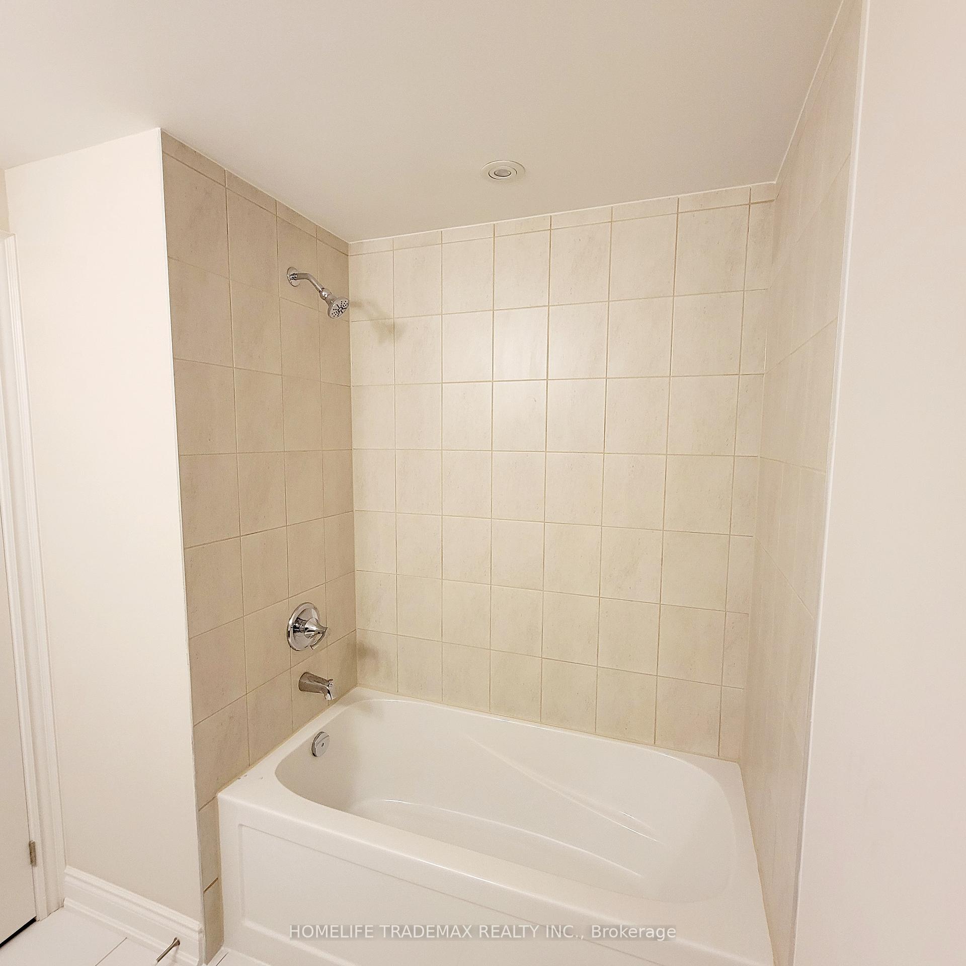 3 Bedrooms Condo at 15 Lunar, Mississauga For sale