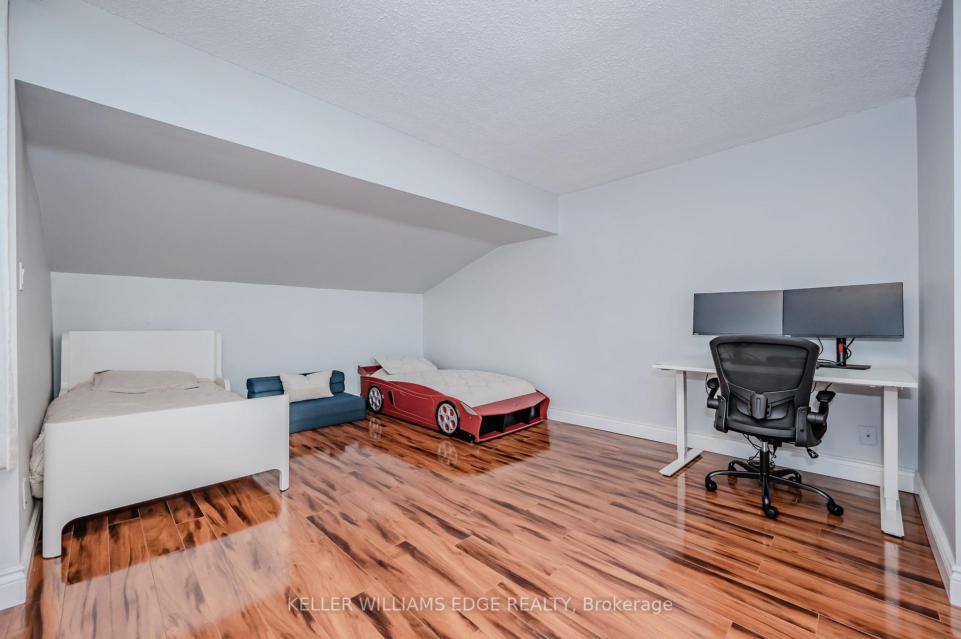 3 Bedrooms Condo at 1000 Cedarglen, Mississauga For sale