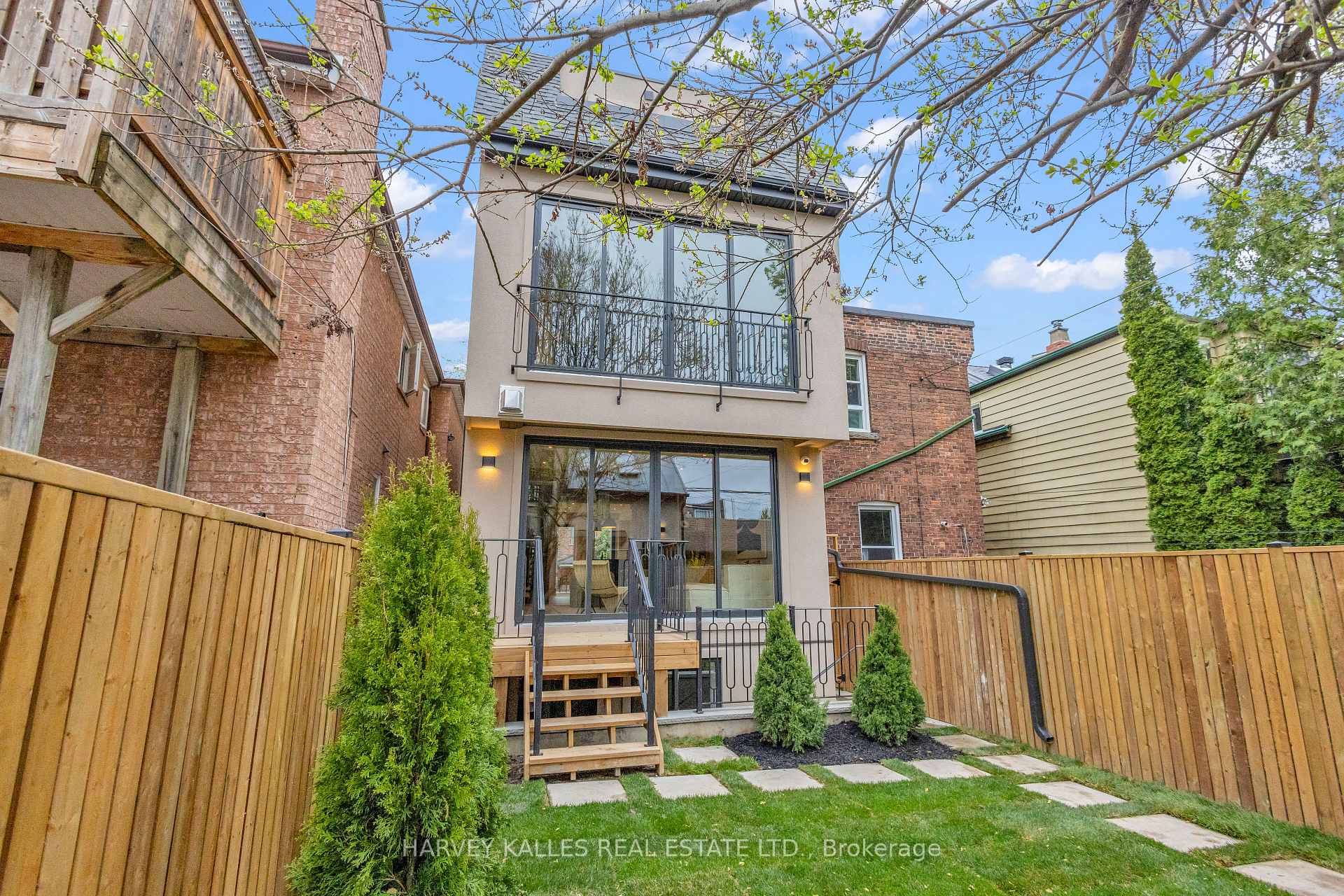 444 Roxton Road