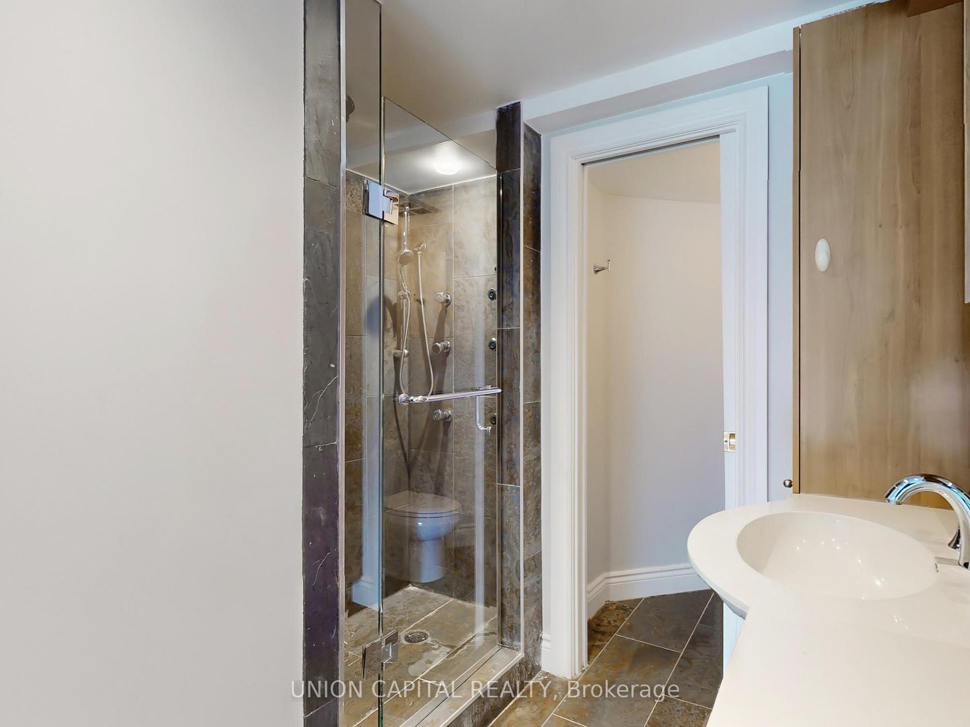 3 Bedrooms Condo at 28 Hollywood, Toronto For sale