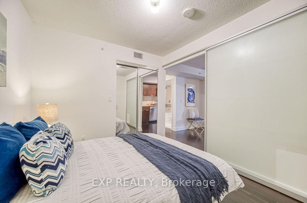 2 Bedrooms Condo at 295 Adelaide, Toronto For sale