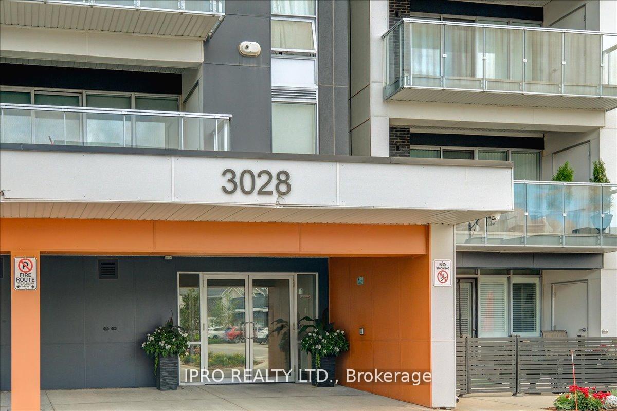 2 Bedrooms Condo at 3028 Creekshore, Oakville For sale
