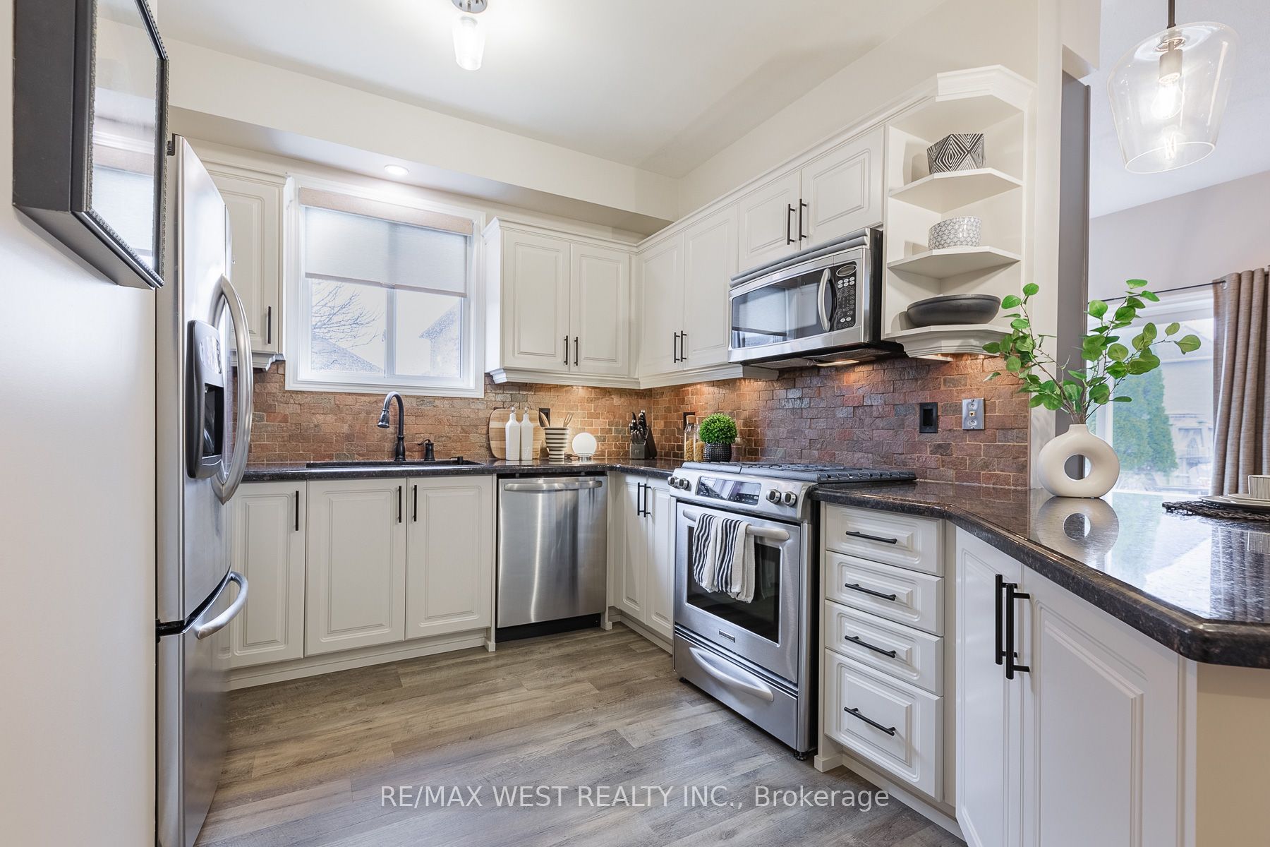 284 Alexander Crescent
