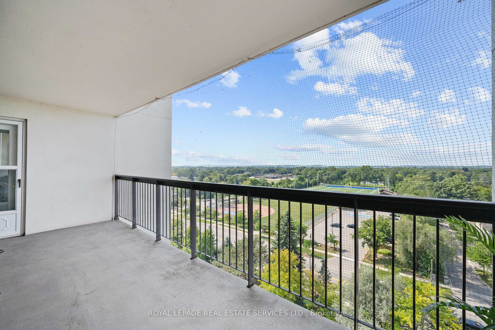 2 Bedrooms Condo at 2185 Marine,  Oakville For sale