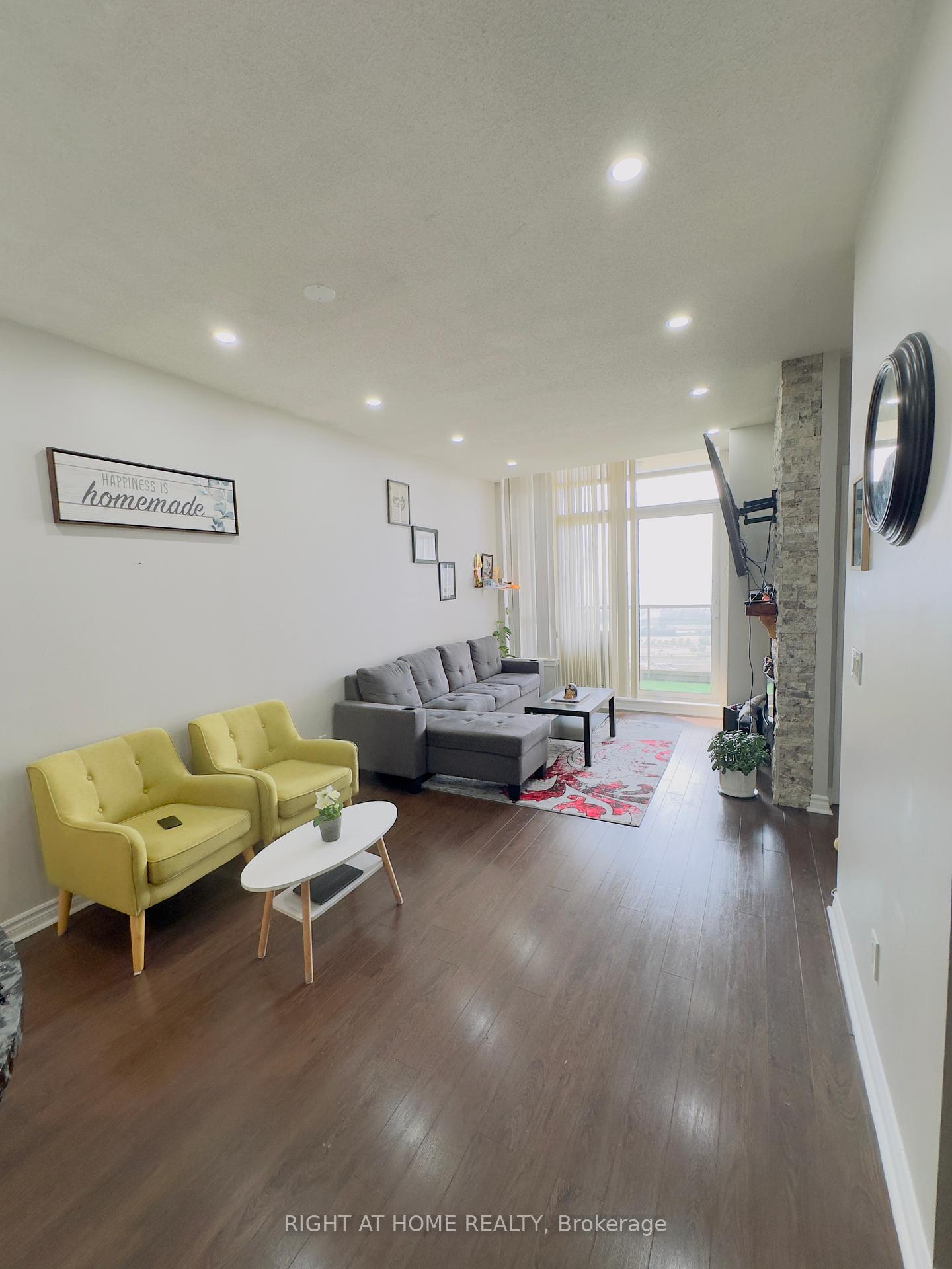 2 Bedrooms Condo at 4090 Living Arts, Mississauga For sale