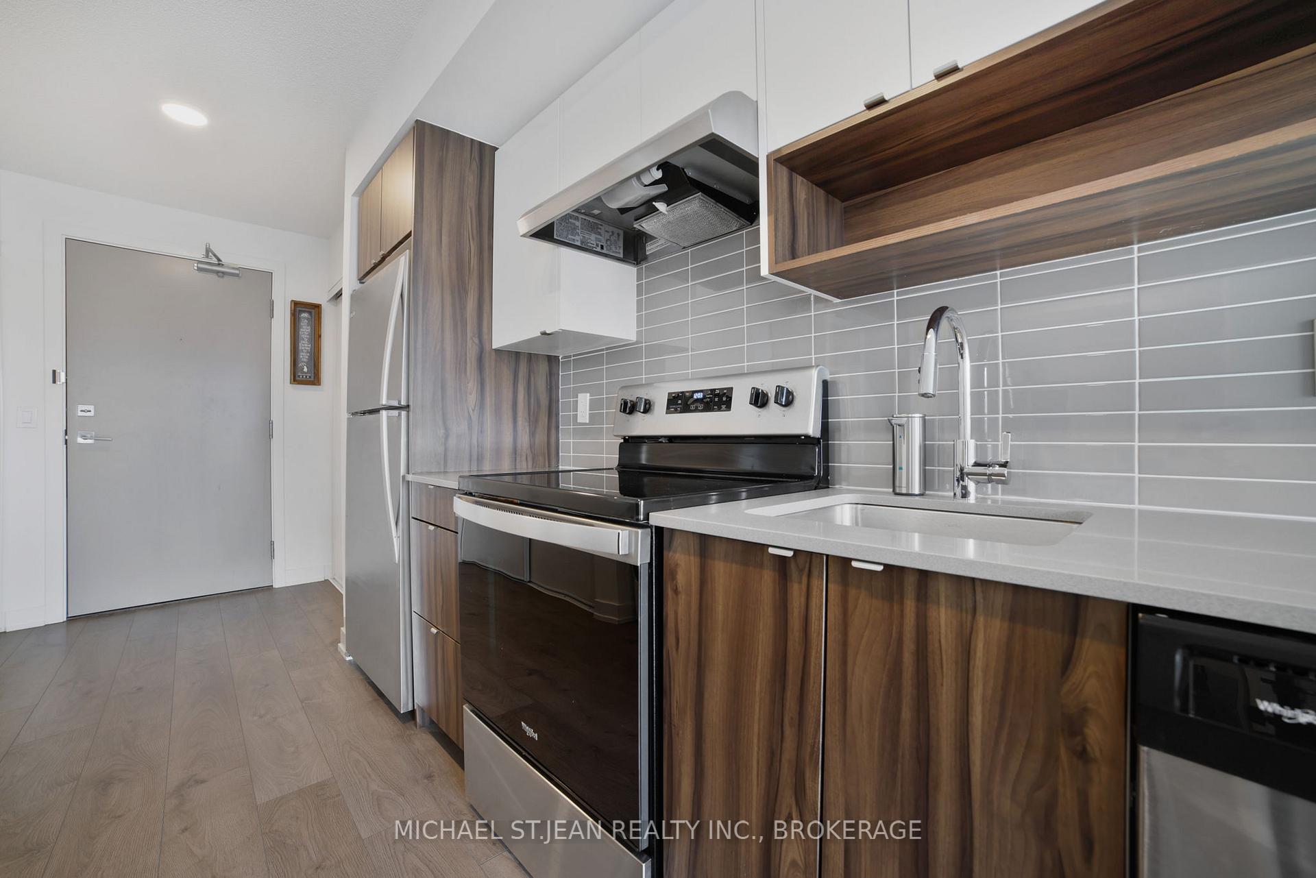 1 Bedroom Condo at 1119 Cooke,  Burlington For sale
