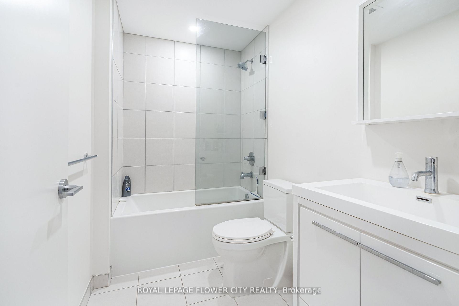 2 Bedrooms Condo at 212 King William, Hamilton For sale