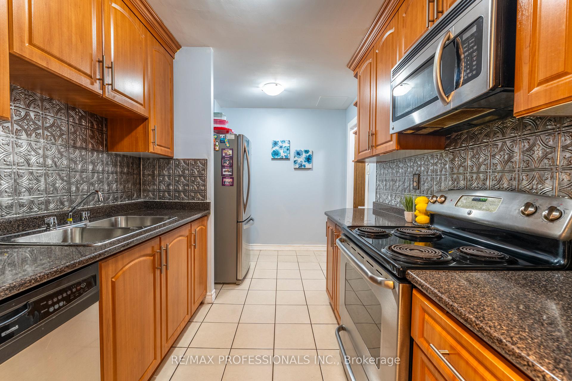 3 Bedrooms Condo at 2095 Roche,  Mississauga For sale