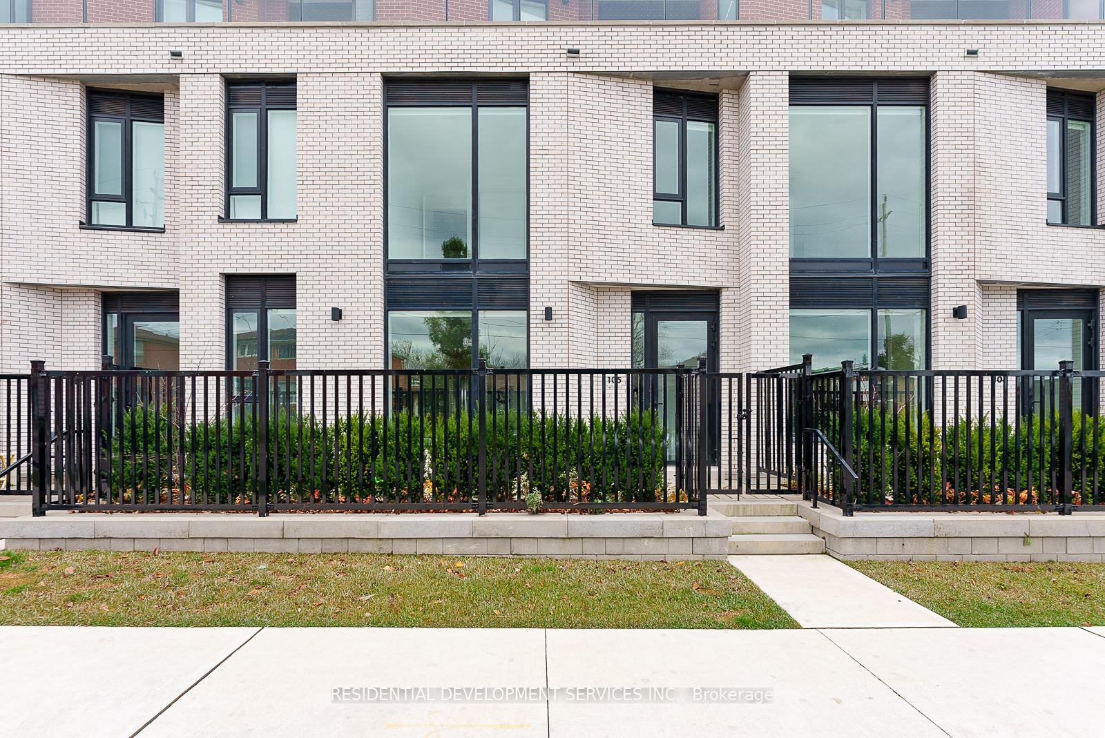 3 Bedrooms Condo at 15 Maryport Ave,  Toronto For sale