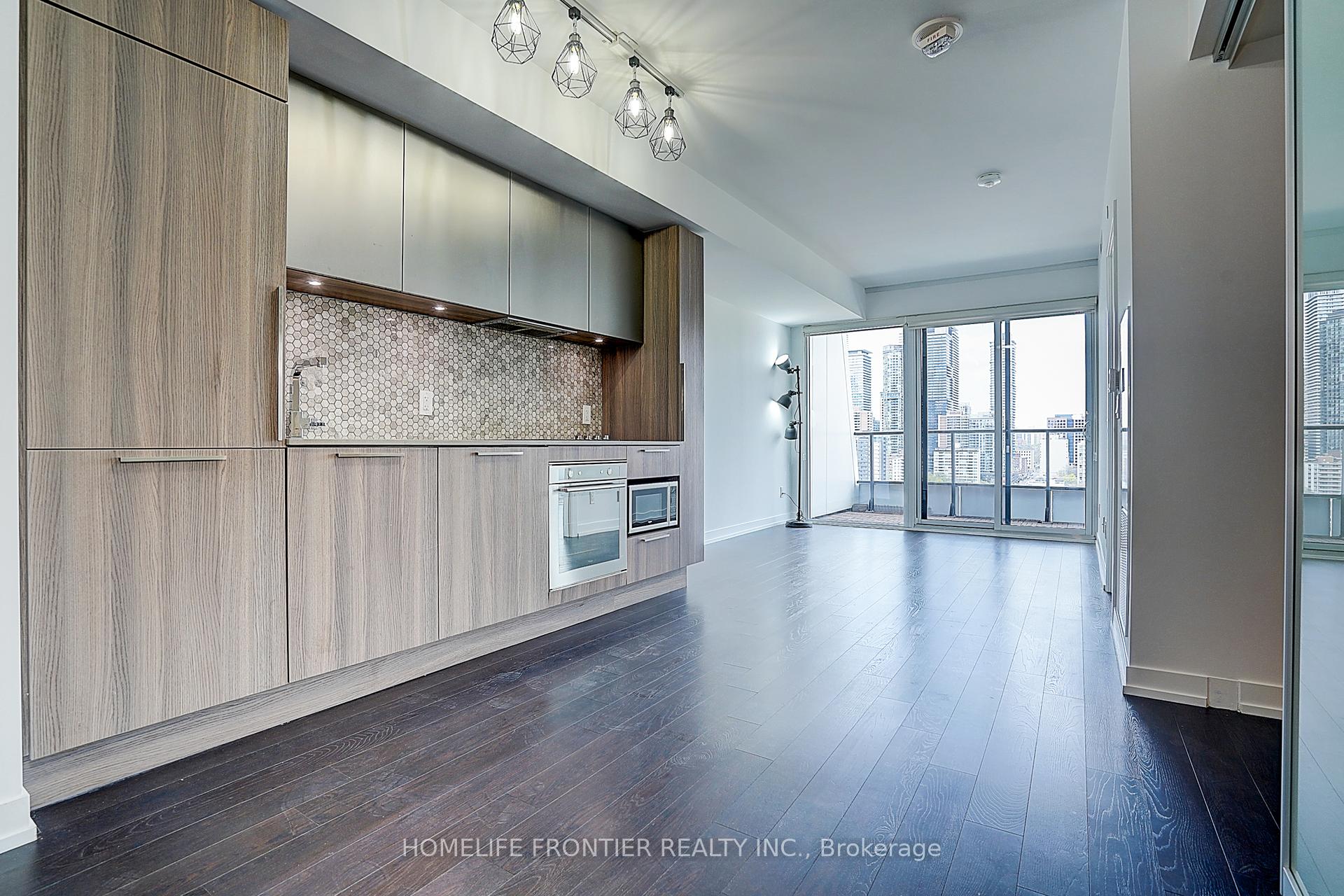 2 Bedrooms Condo at 85 Wood,  Toronto For sale