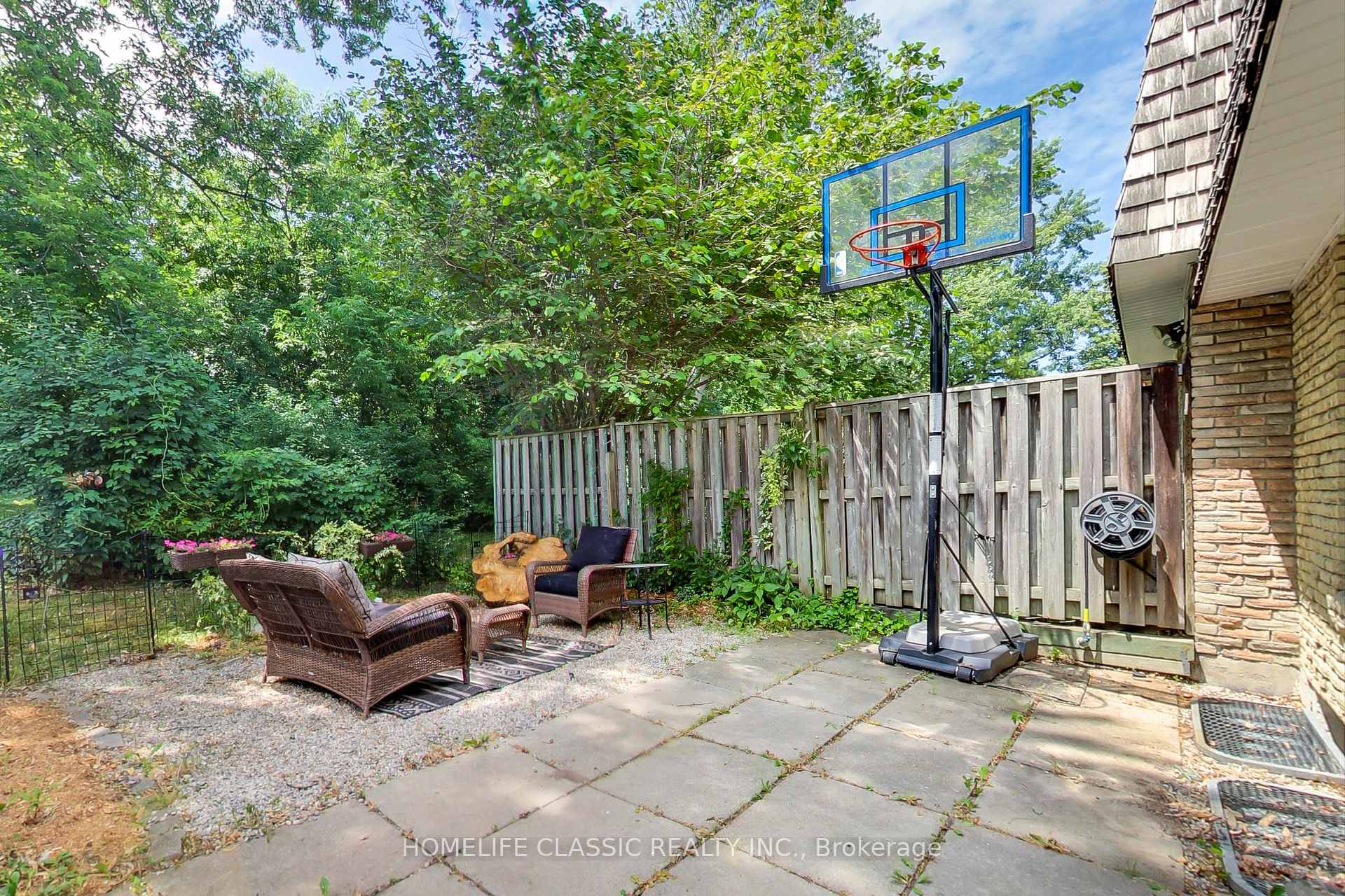 4 Bedrooms Condo at 108 Wild Briarway, Toronto For sale