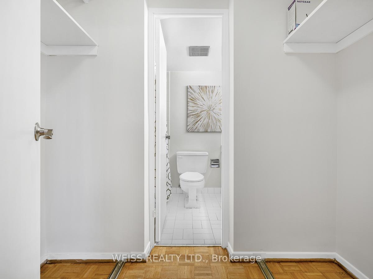 3 Bedrooms Condo at 150 Neptune,  Toronto For sale
