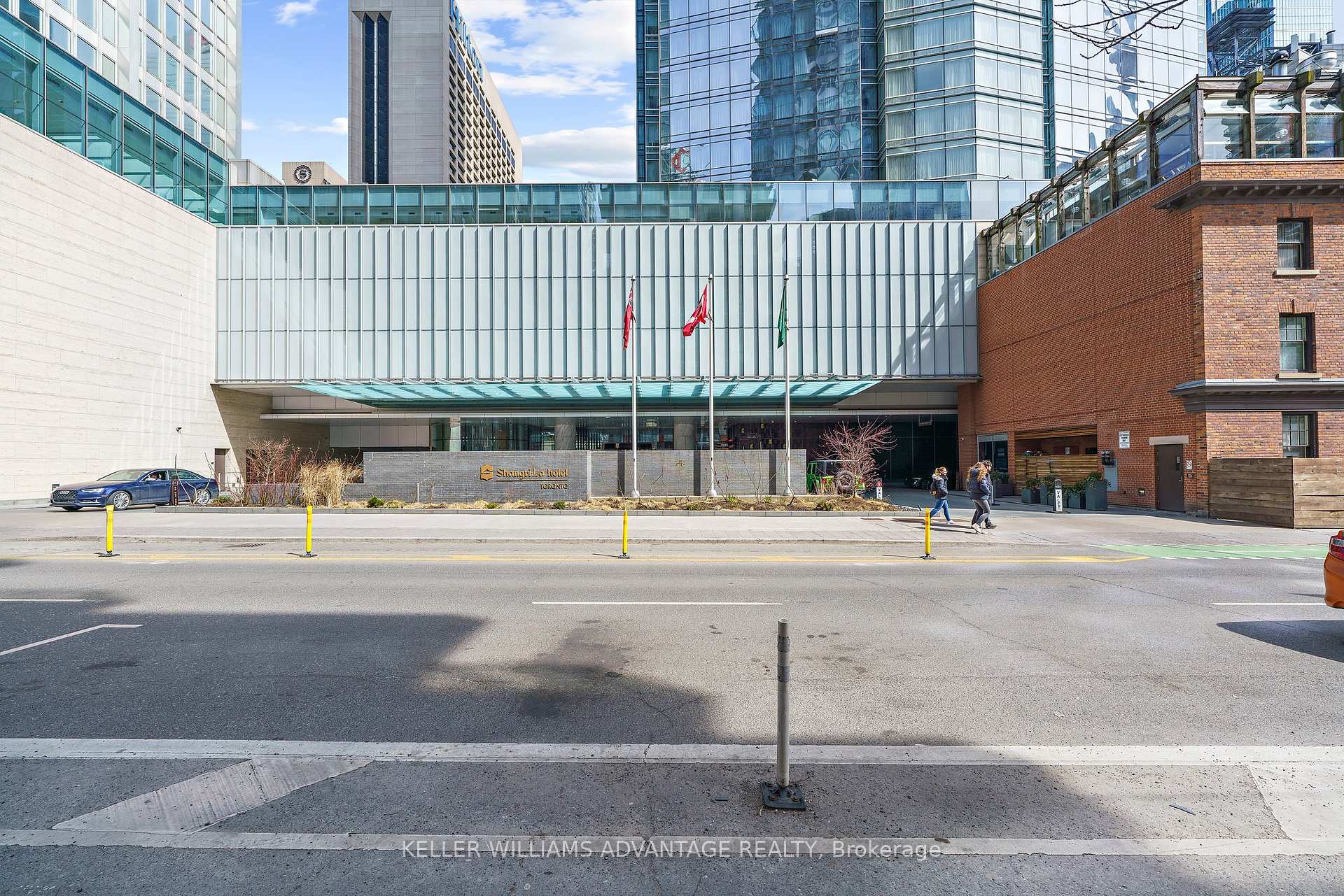 2 Bedrooms Condo at 180 University, Toronto For sale