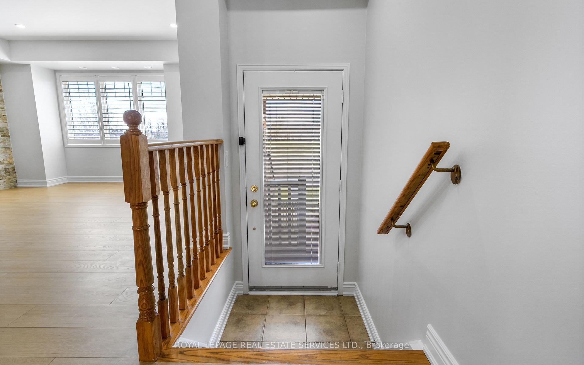 4 Bedrooms Condo at 5025 Ninth, Mississauga For sale