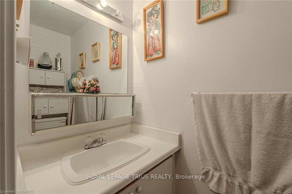 2 Bedrooms Condo at 6500 Montevideo,  Mississauga For sale