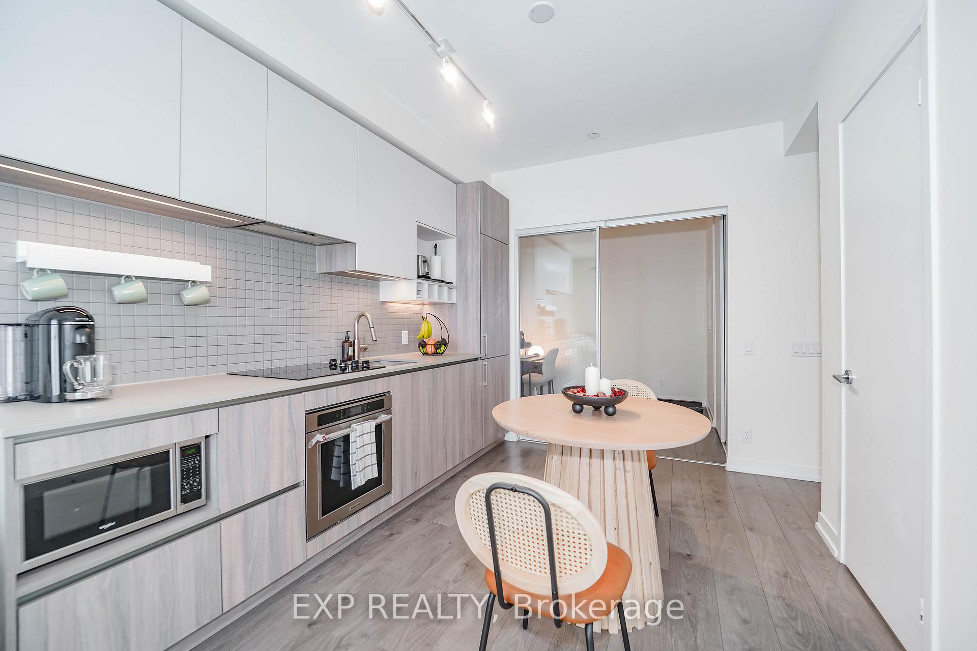 2 Bedrooms Condo at 950 Portage,  Vaughan For sale