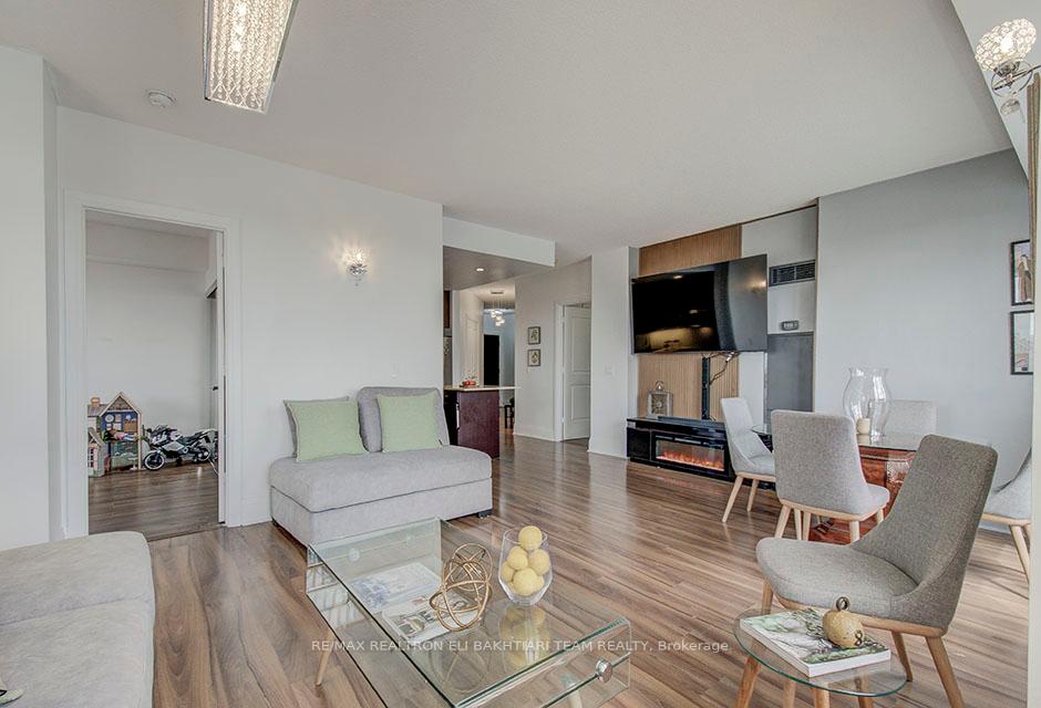 2 Bedrooms Condo at 100 Harrison Garden,  Toronto For sale