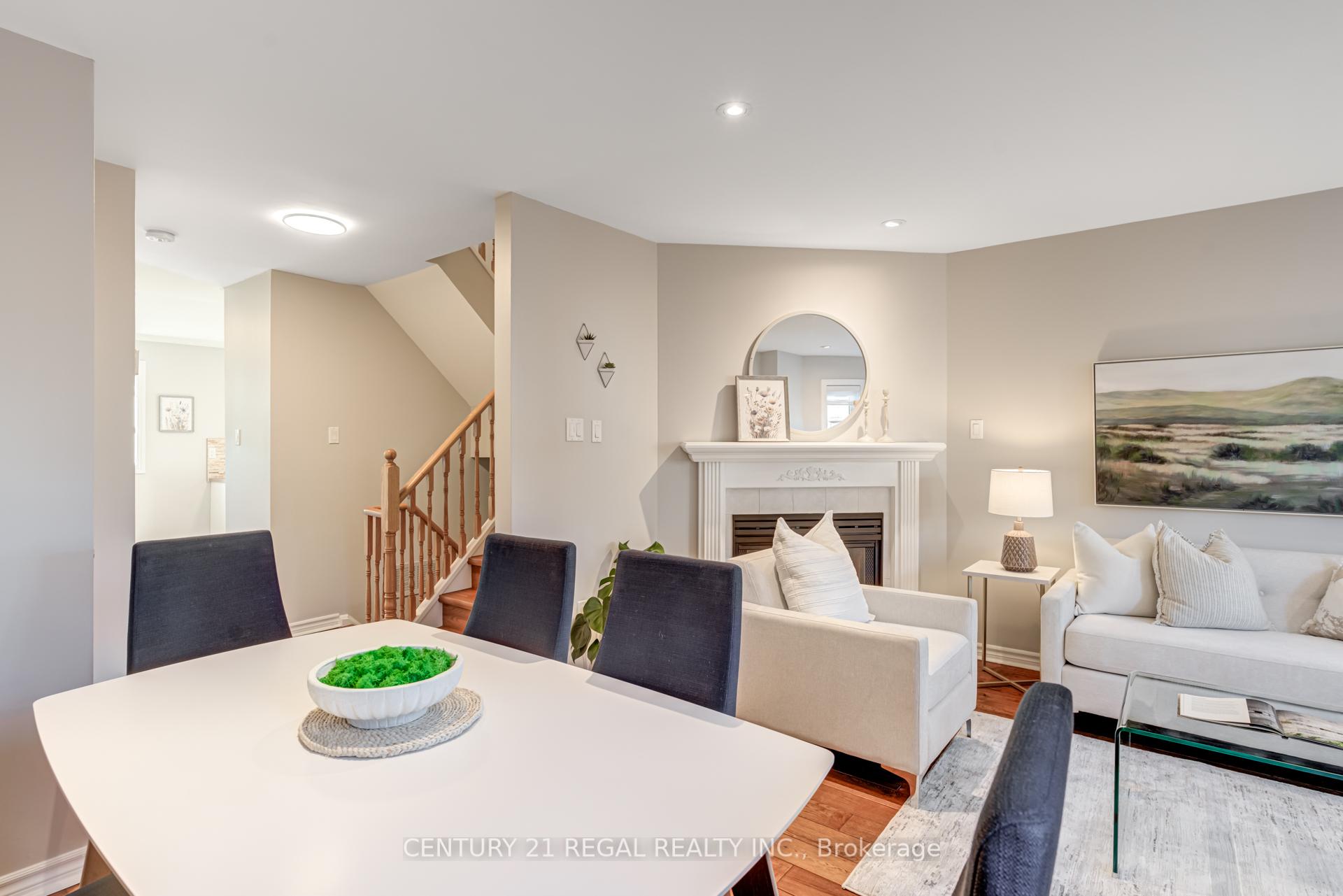 3 Bedrooms Condo at 45 Bristol, Mississauga For sale