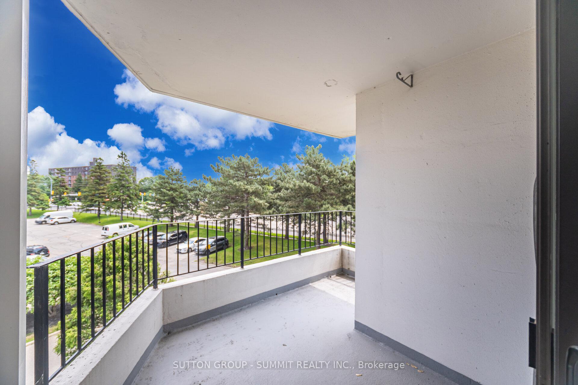 3 Bedrooms Condo at 1333 Bloor, Mississauga For sale
