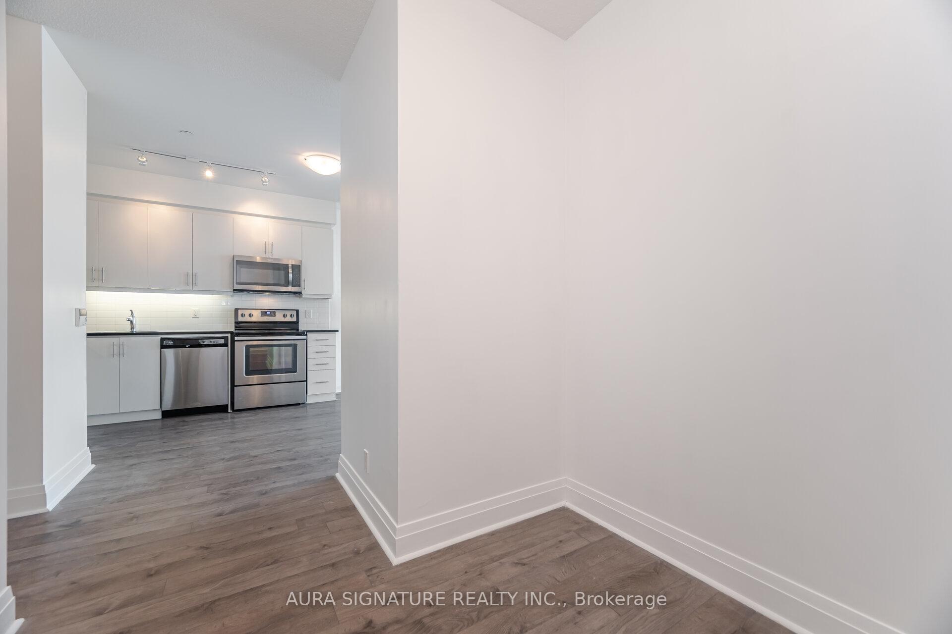 2 Bedrooms Condo at 15 Zorra, Toronto For sale