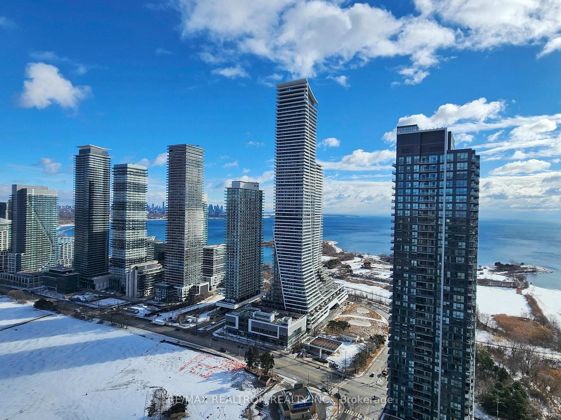 3 Bedrooms Condo at 10 Park Lawn, Toronto For sale