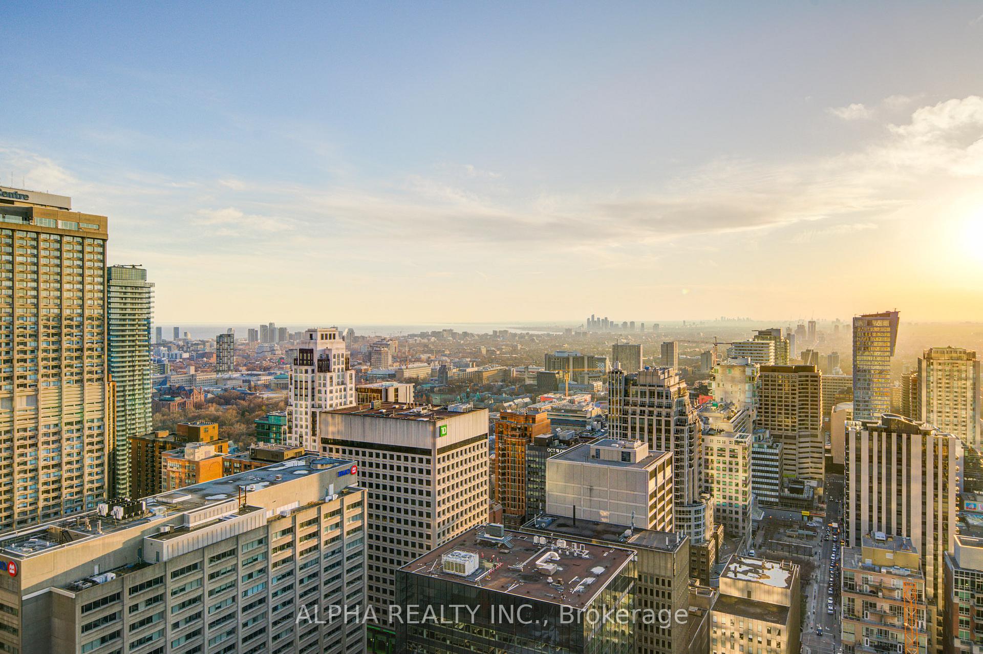 2 Bedrooms Condo at 8 Cumberland,  Toronto For sale