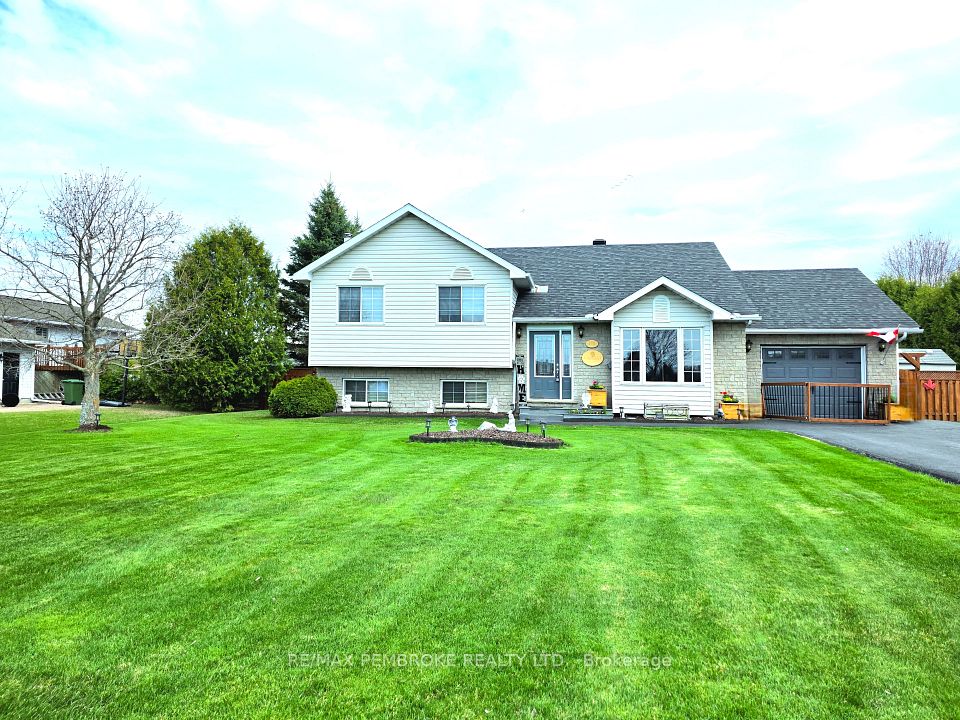 165 Pleasant View Drive, Laurentian Valley, ON K8B 1B8