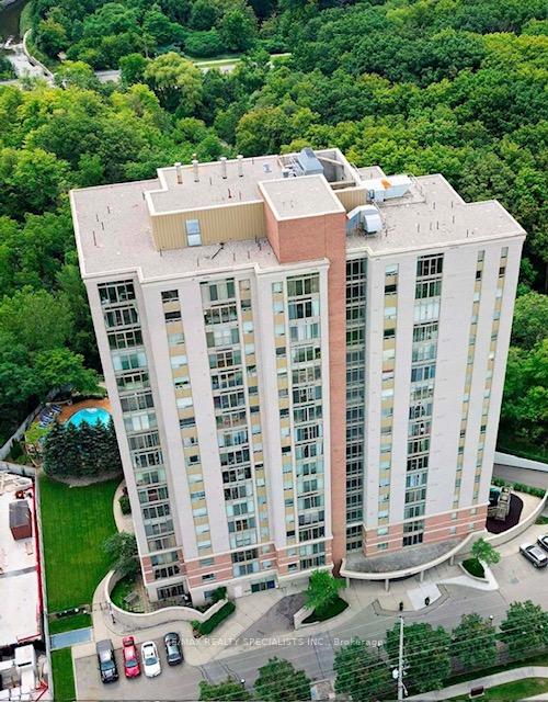 3 Bedrooms Condo at 200 Burnhamthorpe, Mississauga For sale