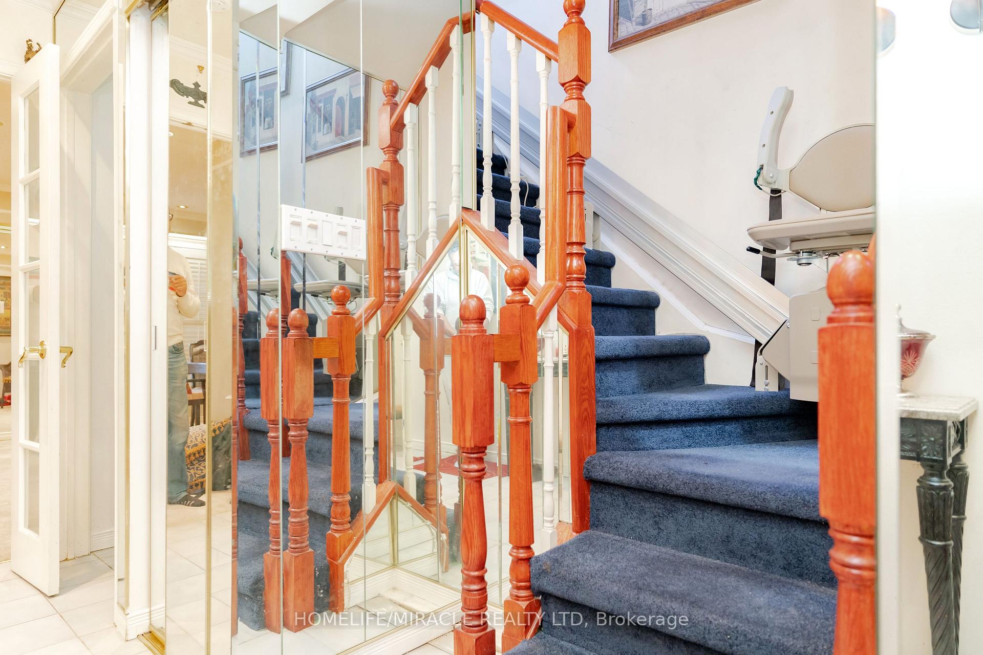 4 Bedrooms Condo at 50 Blackwell, Toronto For sale