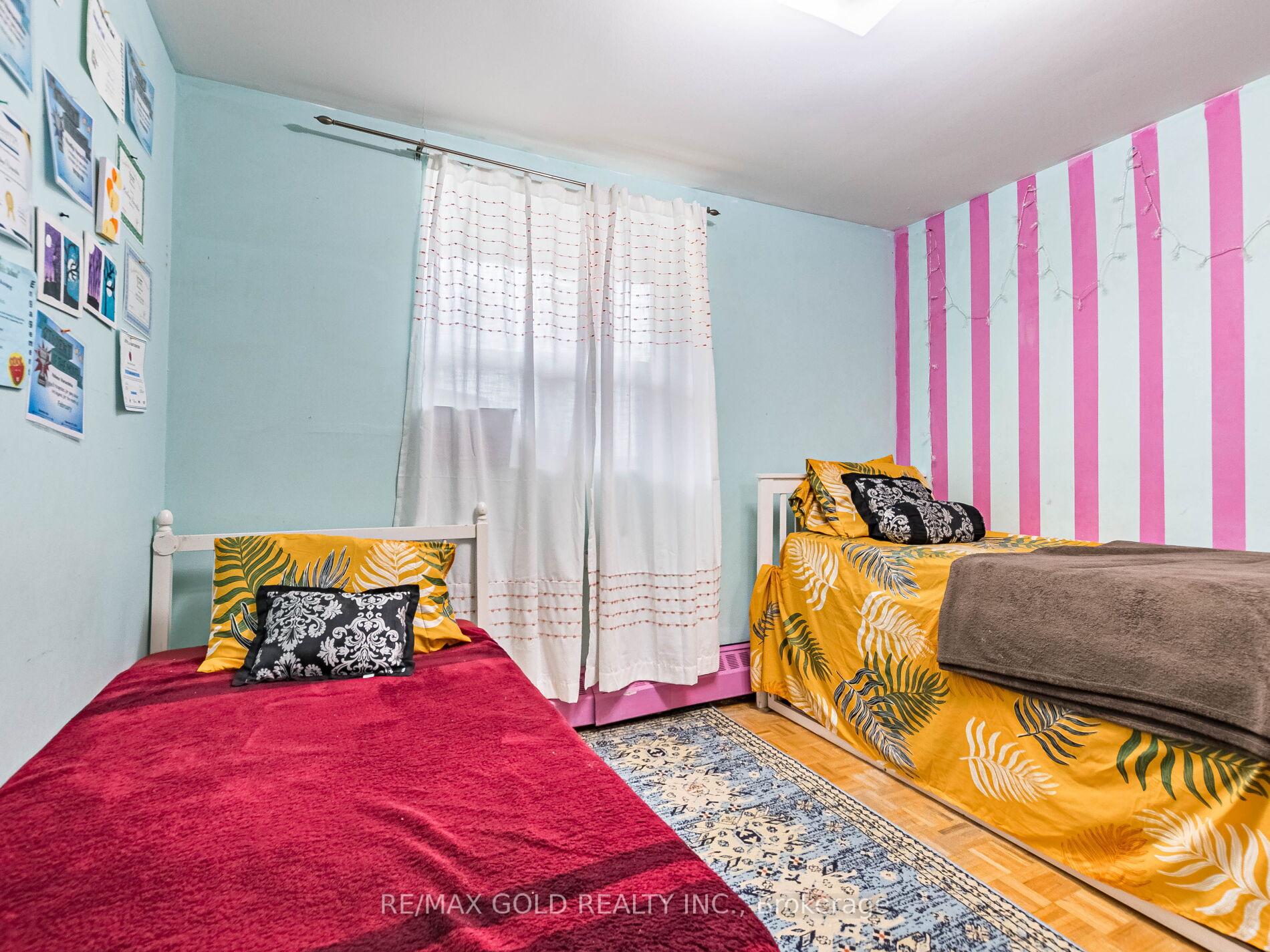 3 Bedrooms Condo at 3555 Derry,  Mississauga For sale
