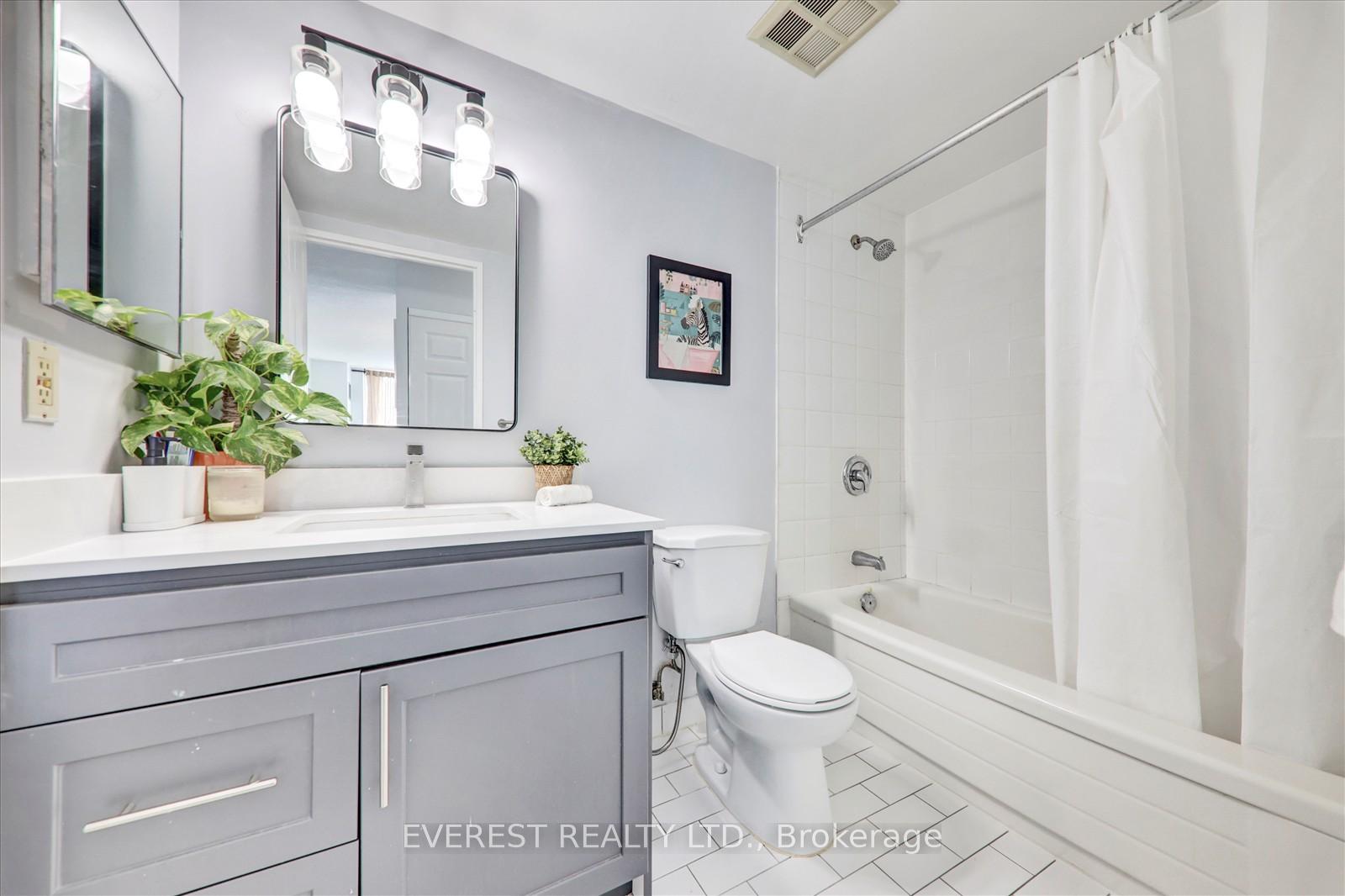 3 Bedrooms Condo at 3 Greystone Walk, Toronto For sale