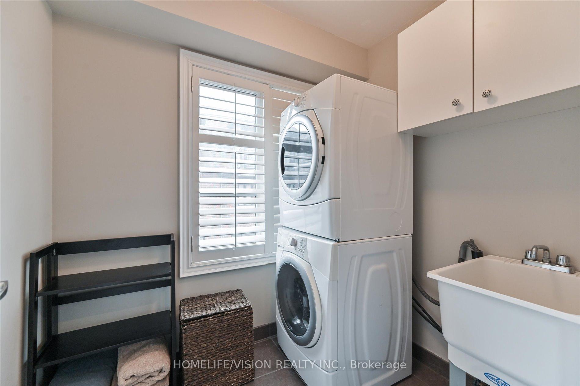 4 Bedrooms Condo at 2 Agar, Vaughan For sale