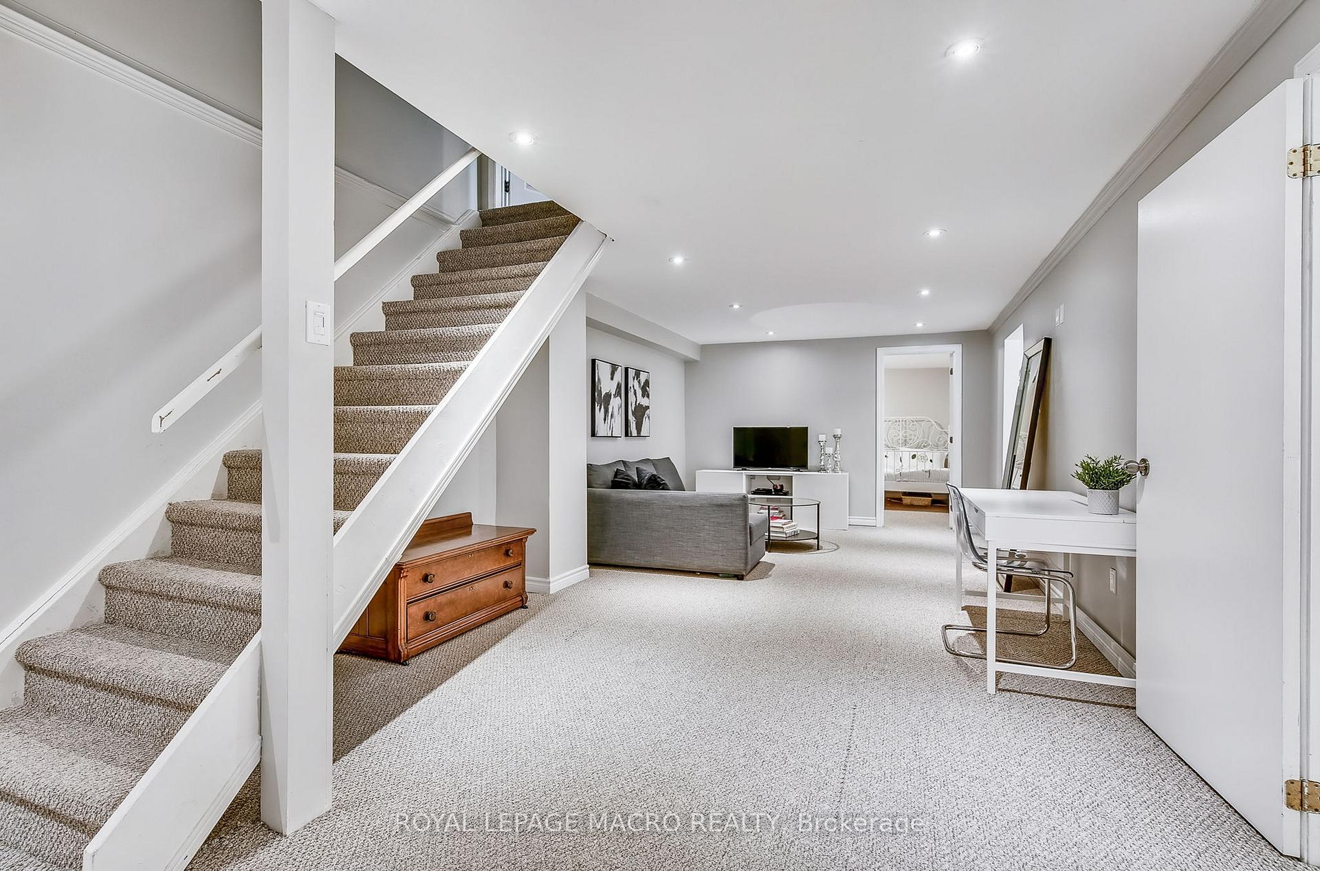 4 Bedrooms Condo at 2055 Walkers, Burlington For sale