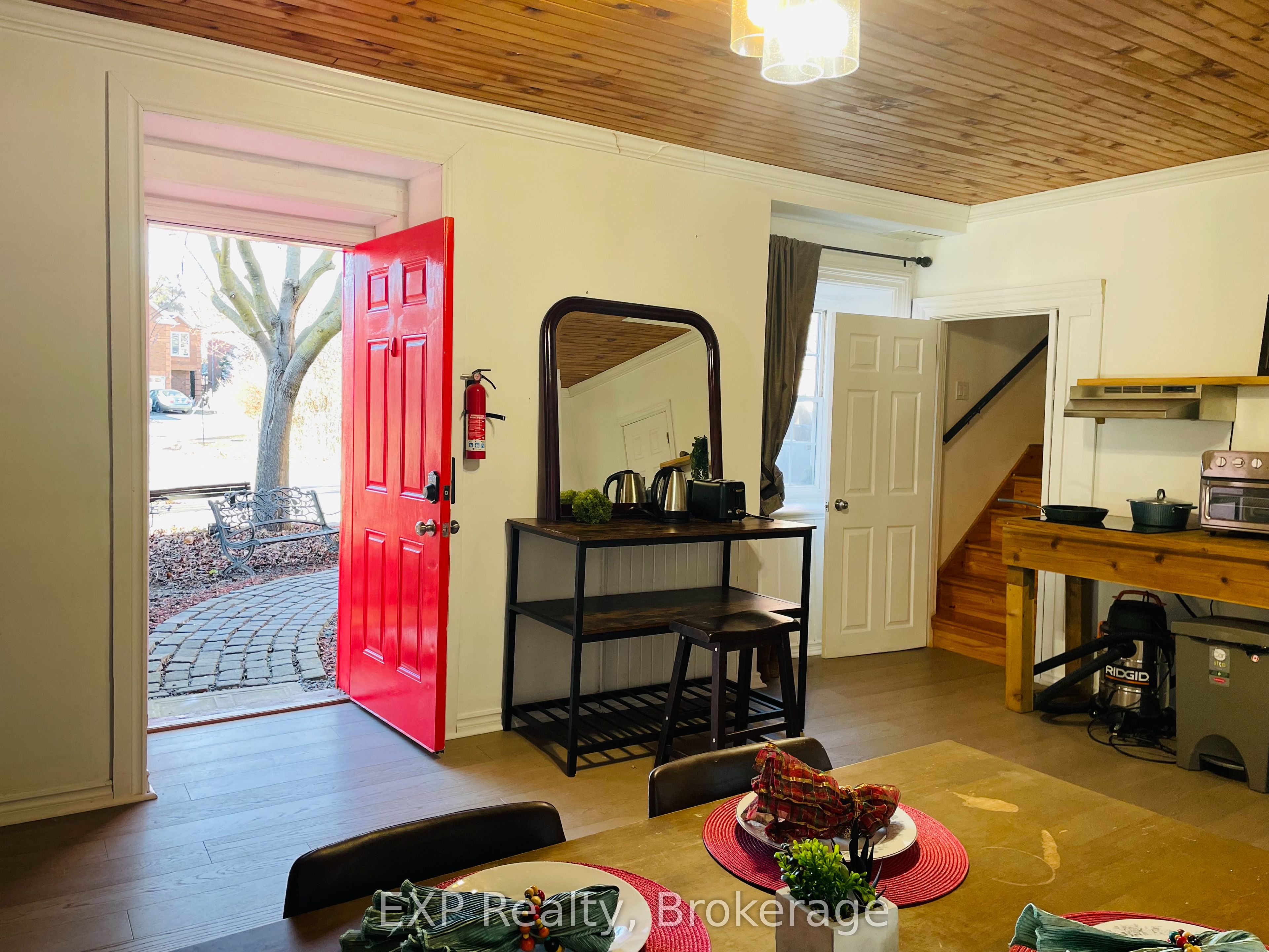 2319 Wildwood Crescent