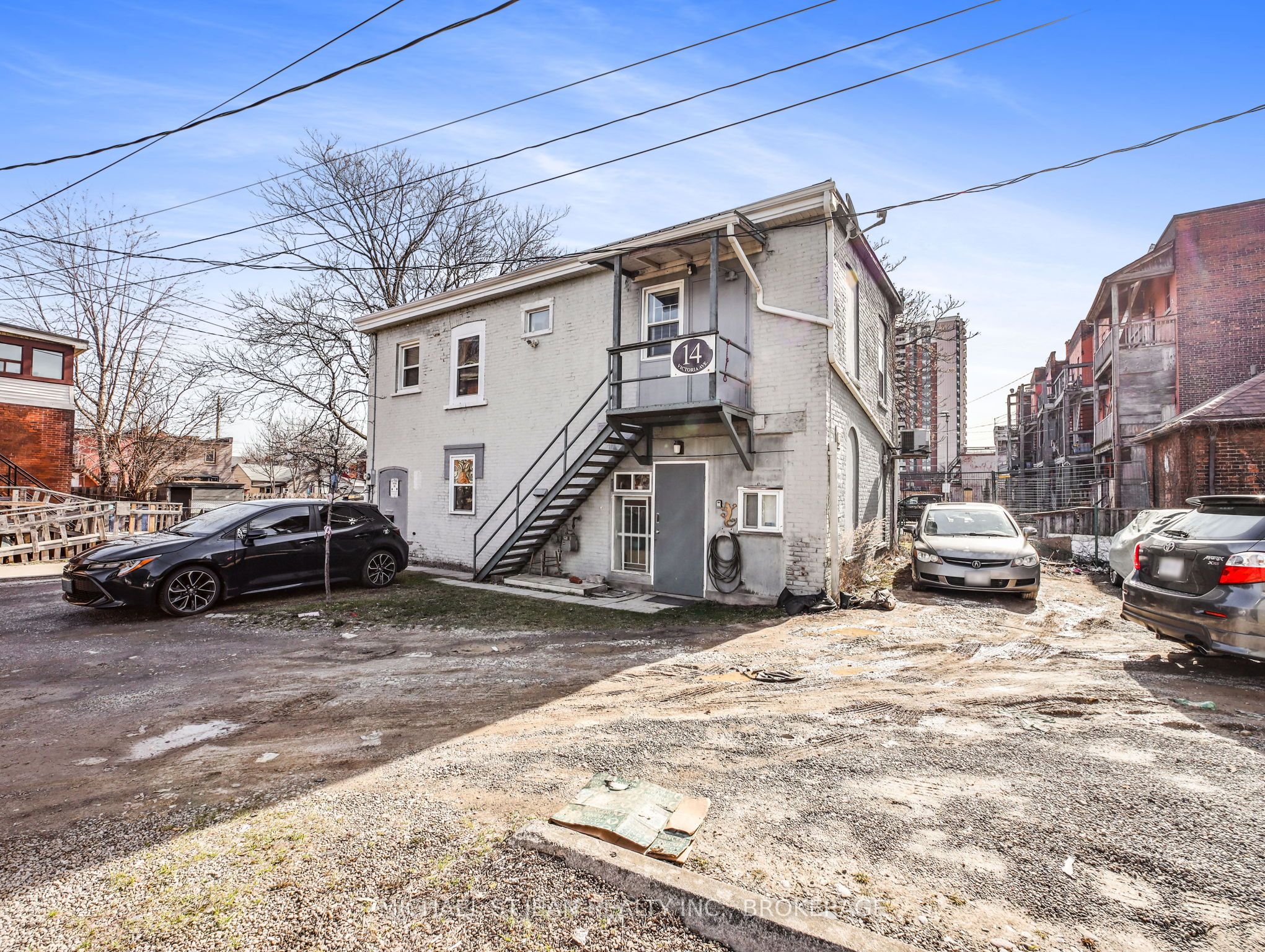 14 Victoria Avenue N