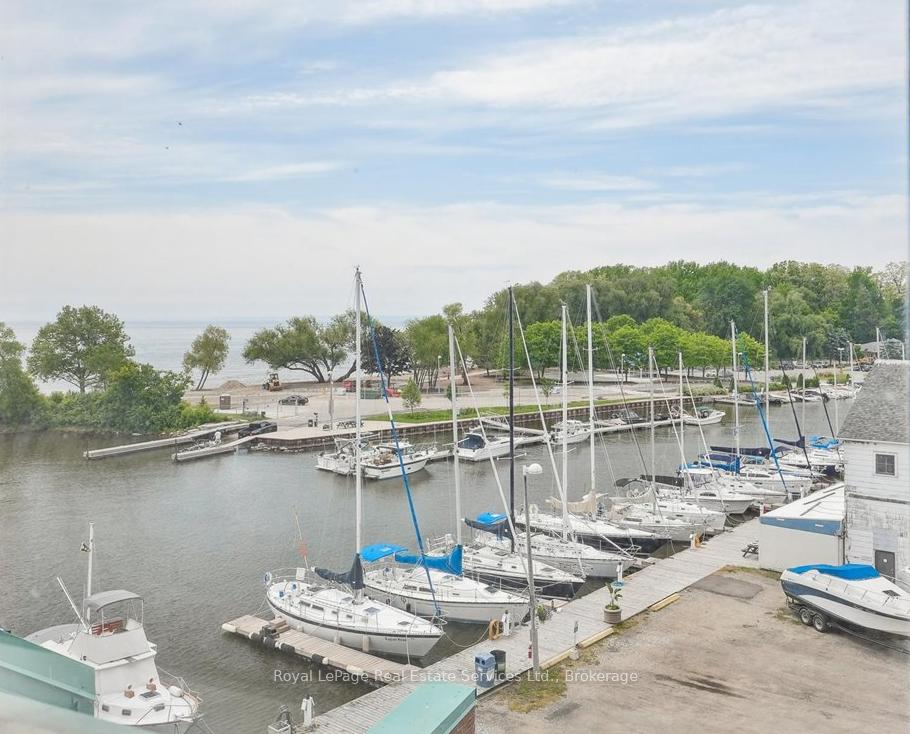 2 Bedrooms Condo at 100 Bronte, Oakville For sale